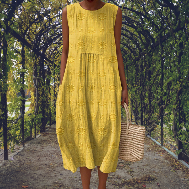 Kira | Chic Sleeveless Dress Featuring Convenient Pockets