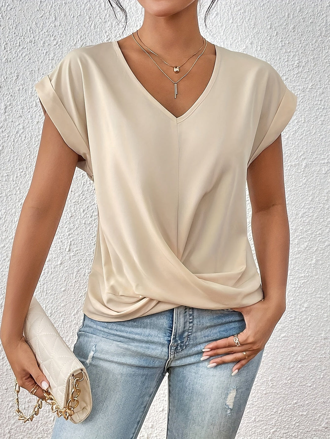 Zoe - Casual T-Shirt with Sweetheart Neckline